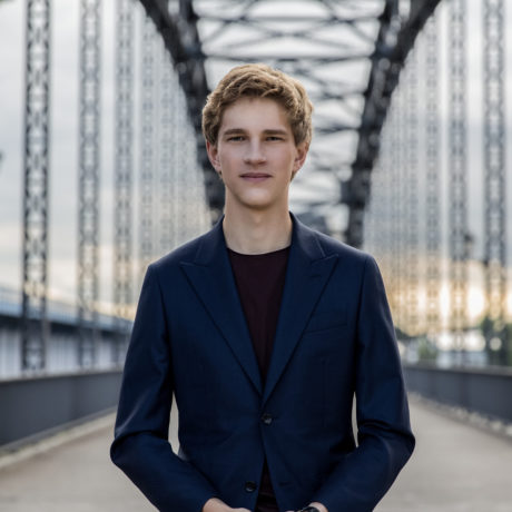 Jan Lisiecki – photo credit – Holger Hage